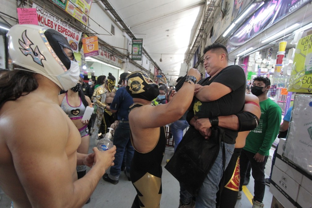 Assistindo a uma Lucha Libre no México - Mundo Sem Fim