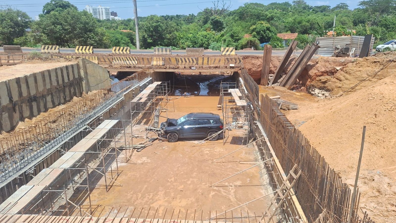Carro cai em obra de ponte na BR-226 no PI; trecho estava interditado