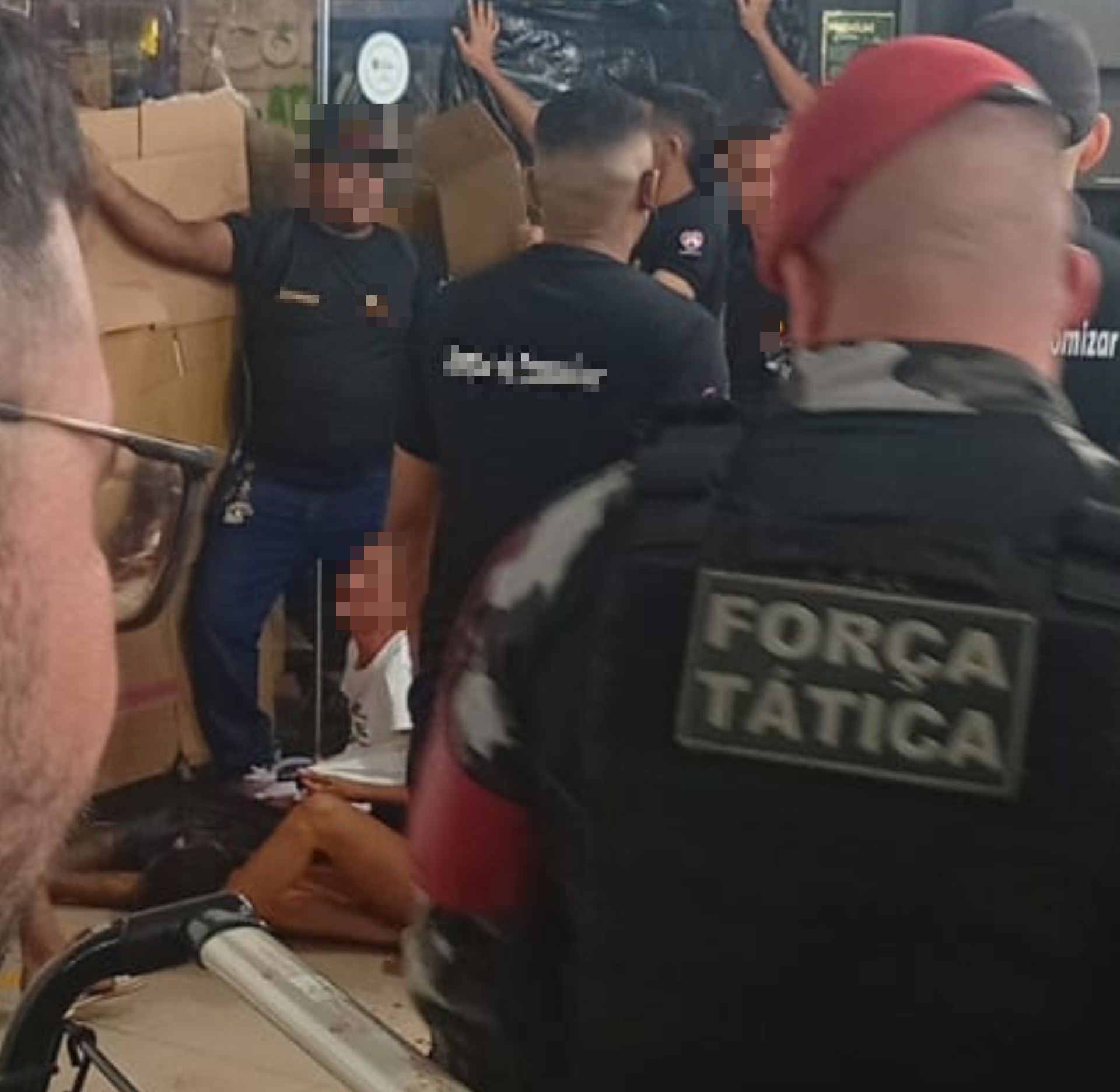 Homem é morto a facadas na porta de supermercado em Boa Vista