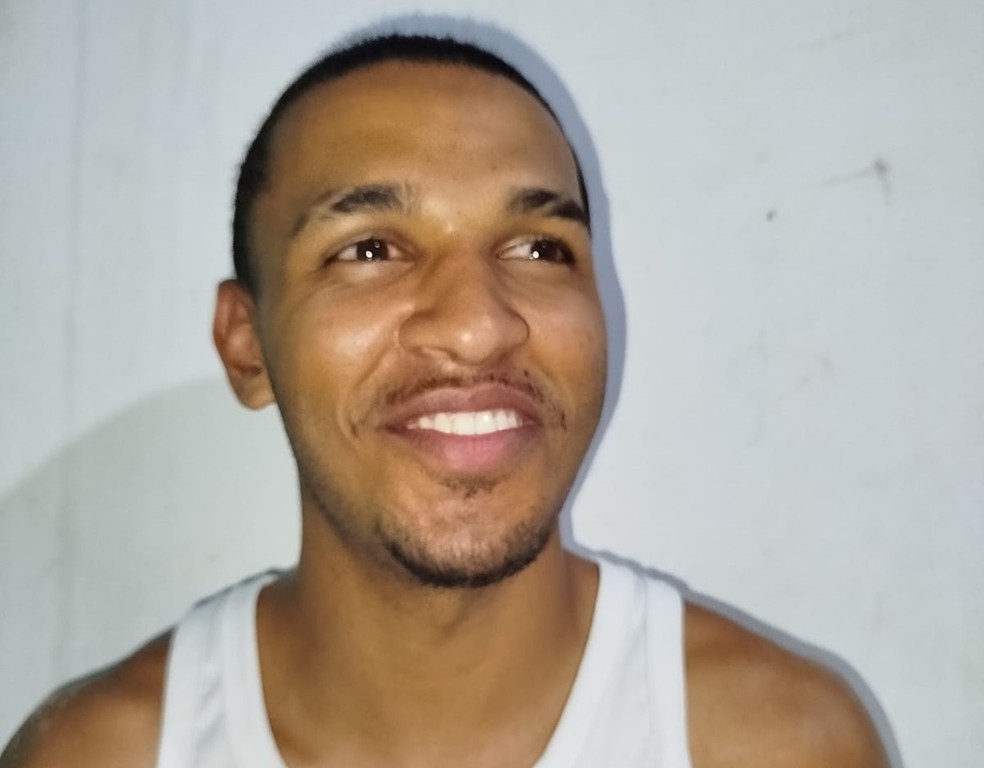 Valdomiro Simões da Silva Neto, de 18 anos, morreu eletrocutado em acidente relacionado às chuvas no Recife — Foto: Reprodução/WhatsApp