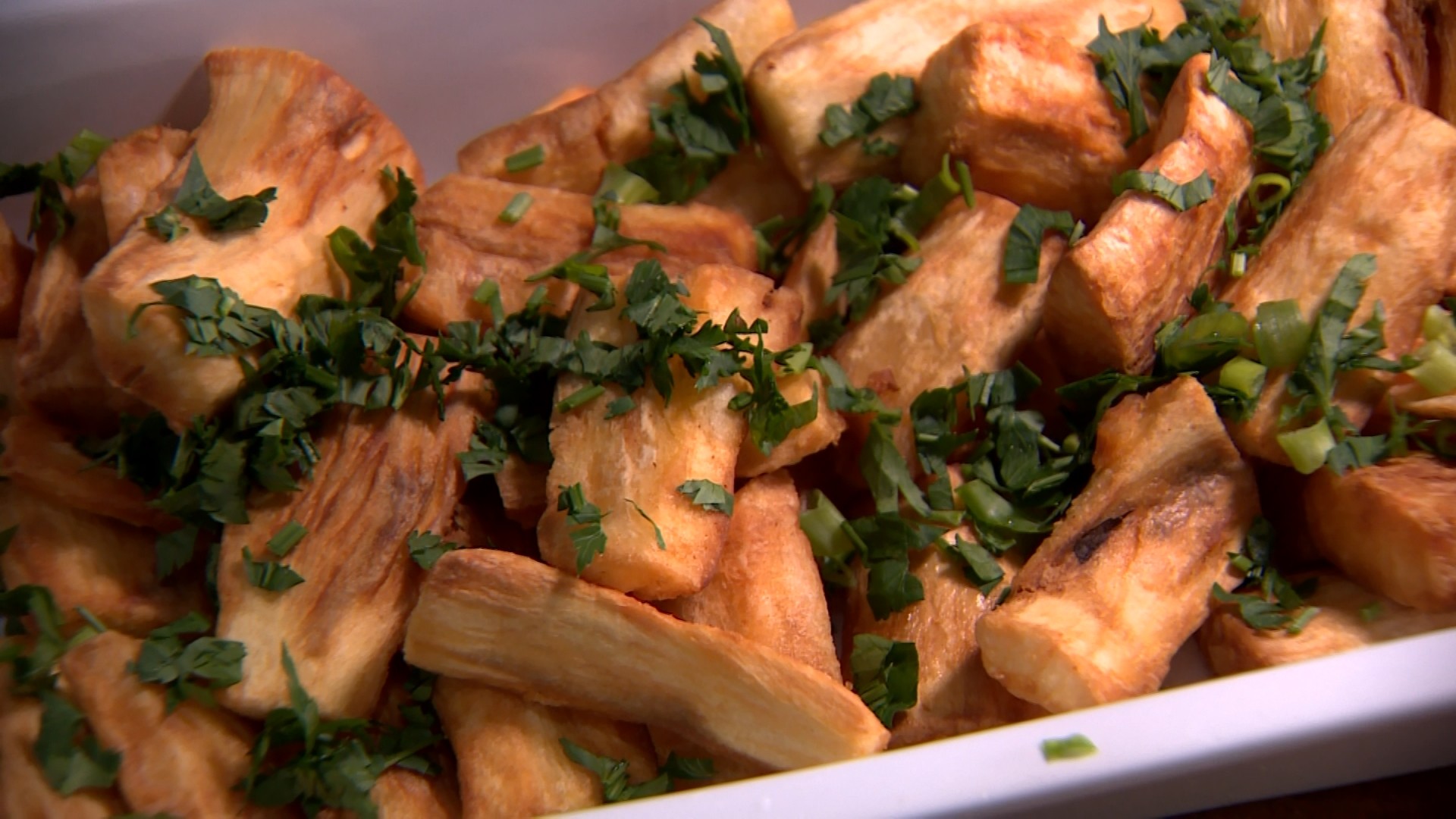 Sabor de Casa: aprenda a preparar mandioca crocante