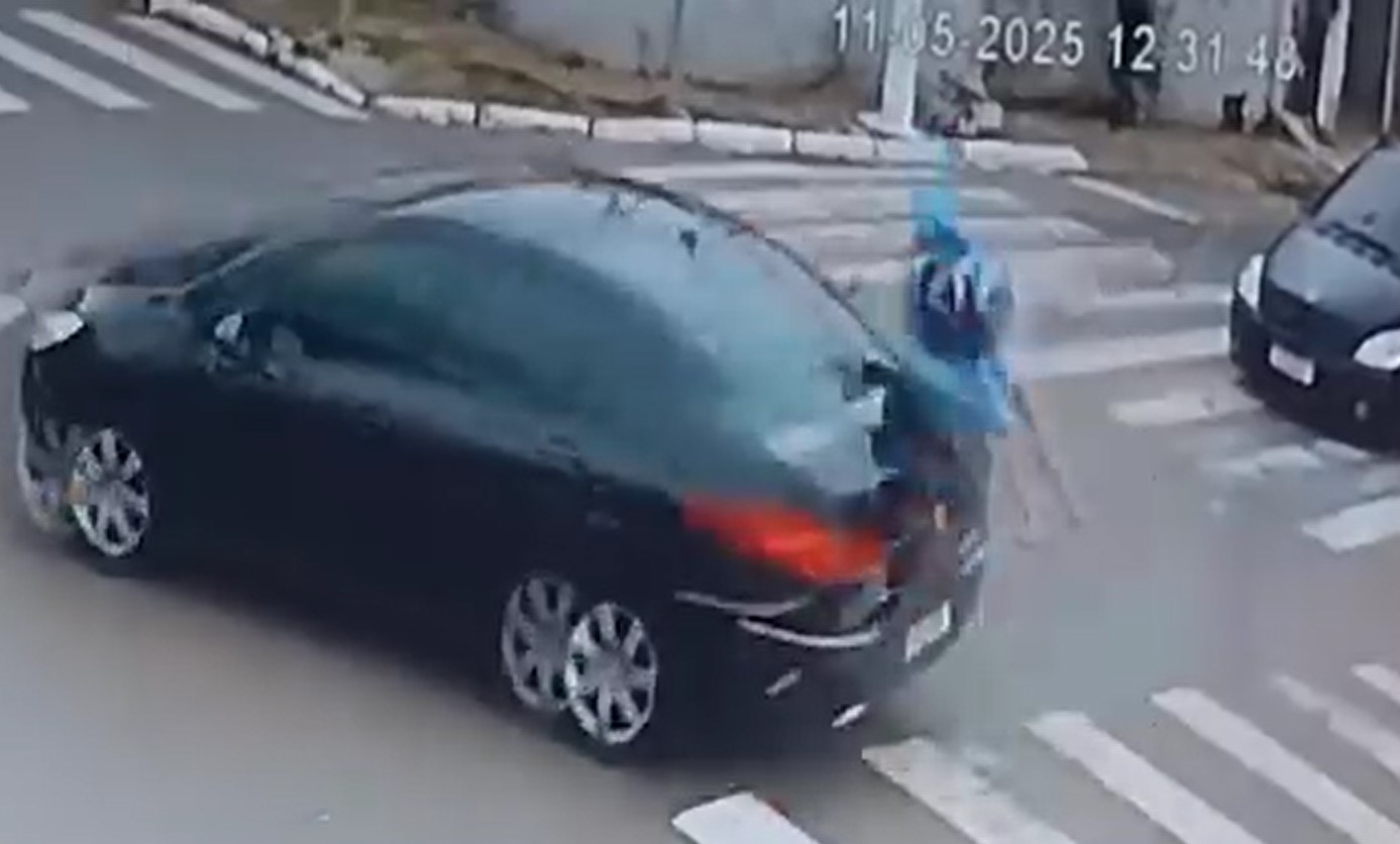 VÍDEO: Motociclista dá 'salto' após ser atropelado por carro em Itapetininga