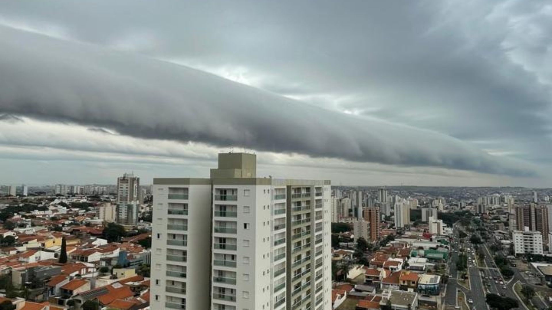 'Nuvem prateleira': saiba como o fenômeno que apareceu no céu do interior de SP é formado