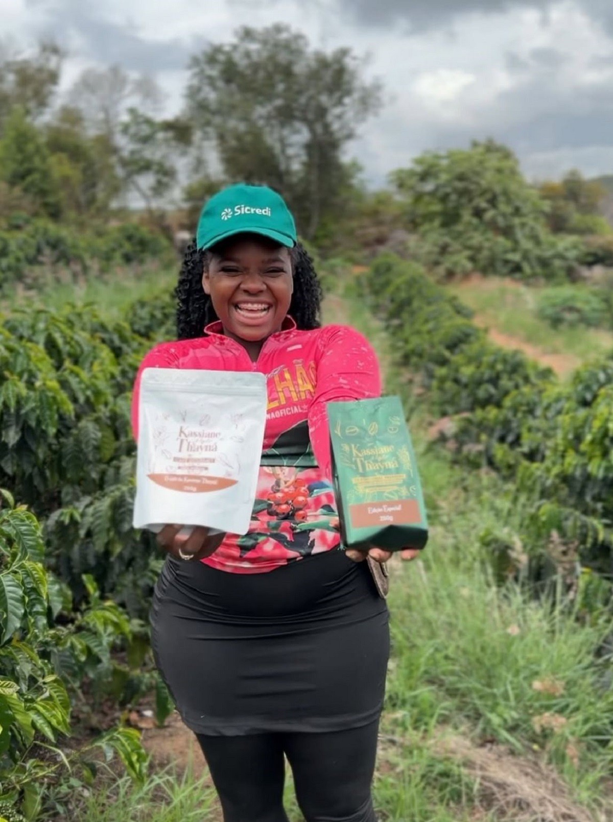 'Menina do café': Influenciadora Kassiane Thayna sofre acidente de moto em MG