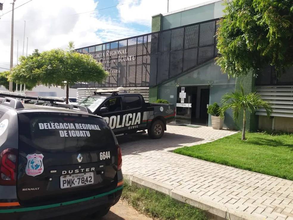 Mulher preso por abandonar filhos foi levada à Delegacia Regional de Iguatu — Foto: Wandenberg Belém/SVM