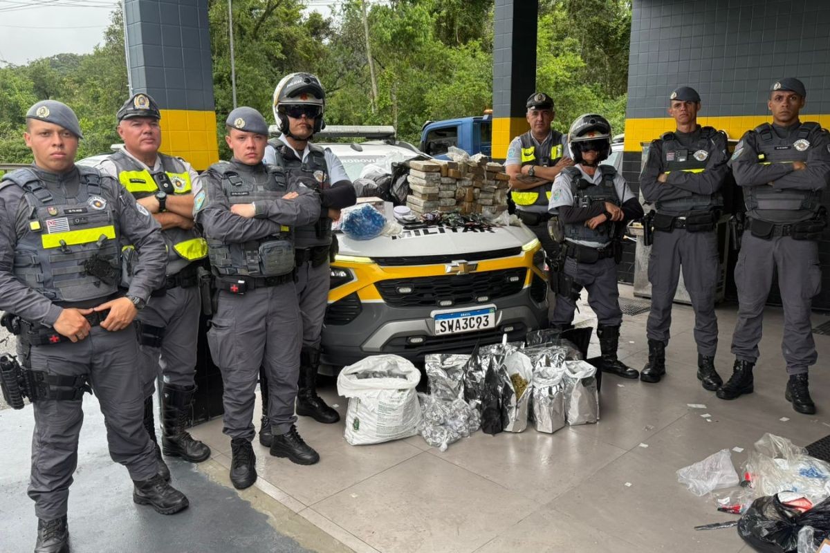 Motorista é preso com mais de 40 kg de drogas ao tentar fugir de fiscalização no litoral de SP