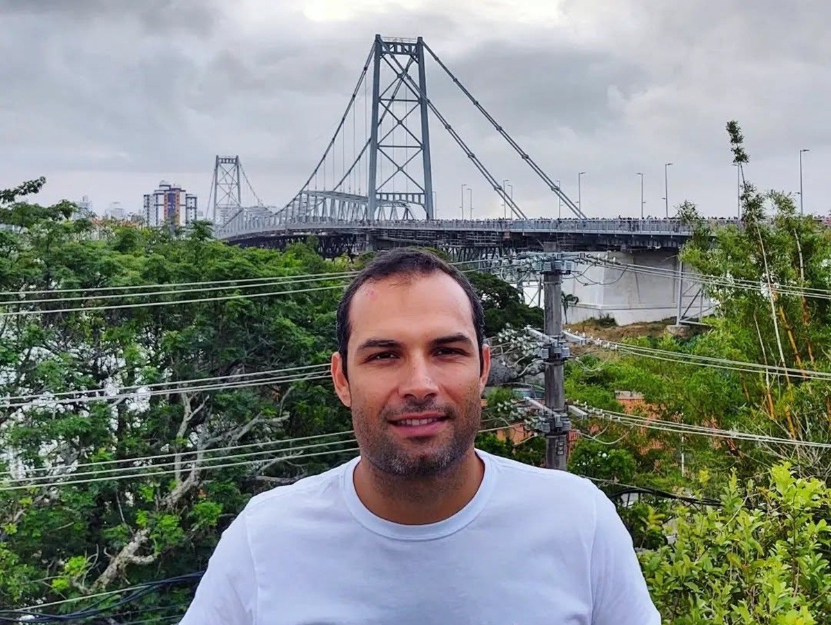 'Difícil reviver aquele momento': pai de engenheiro morto em queda do avião da Voepass cobra resposta da ANAC