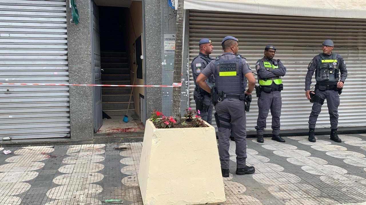 Suspeito corta a mão ao tentar fugir após furto no Centro de Mogi das Cruzes