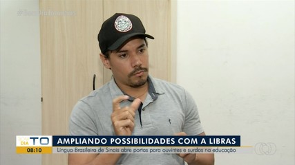 Língua Brasileira de Sinais promove integração entre ouvintes e surdos na educação