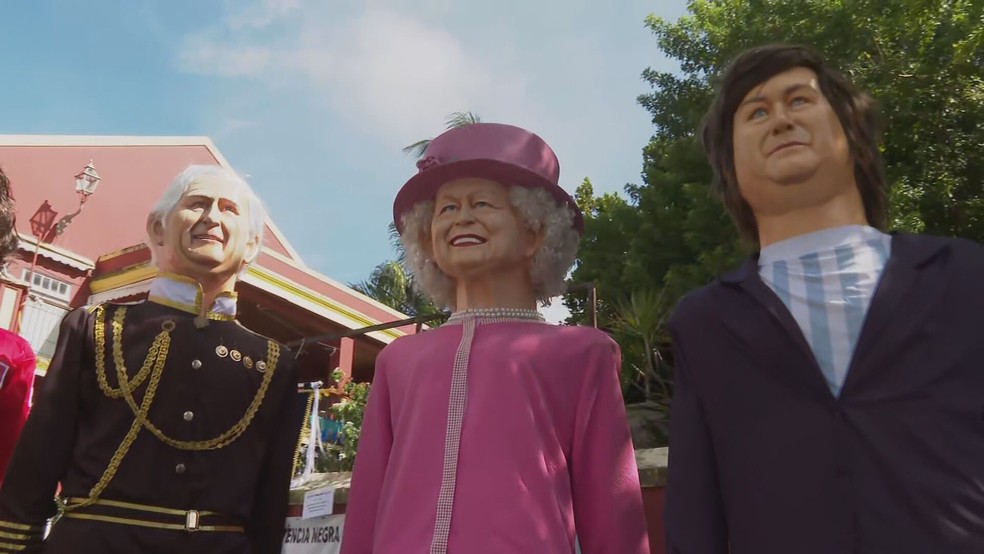 Rei Charles III, Rainha Elizabeth II e Javier Milei viram bonecos de Olinda no carnaval de 2024 — Foto: Reprodução/TV Globo