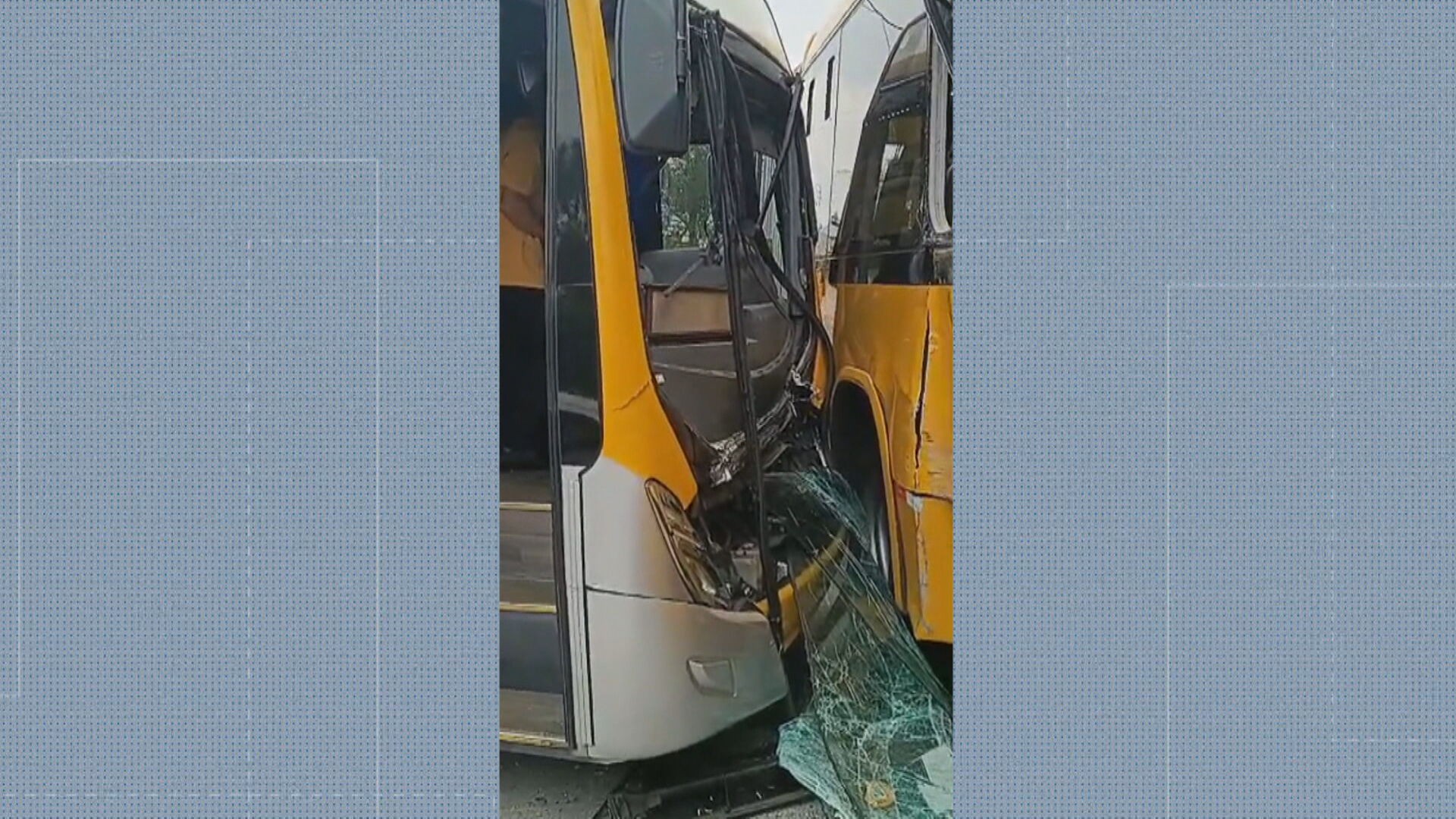 Dois ônibus do BRT colidem próximo ao Terminal Alvorada