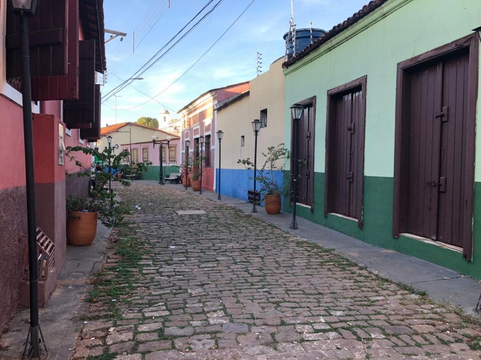 Beco do Candeeiro foi palco de uma chacina em que três adolescentes foram mortos há 25 anos — Foto: Rogério Júnior/ g1 MT