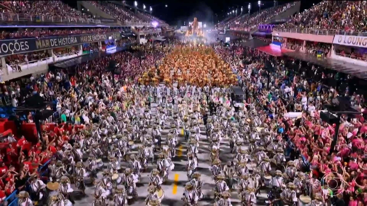 Irmão de Bolsonaro entra com ação contra desfile que homenageou Lula e critica 'tratamento jocoso' a ex-presidente