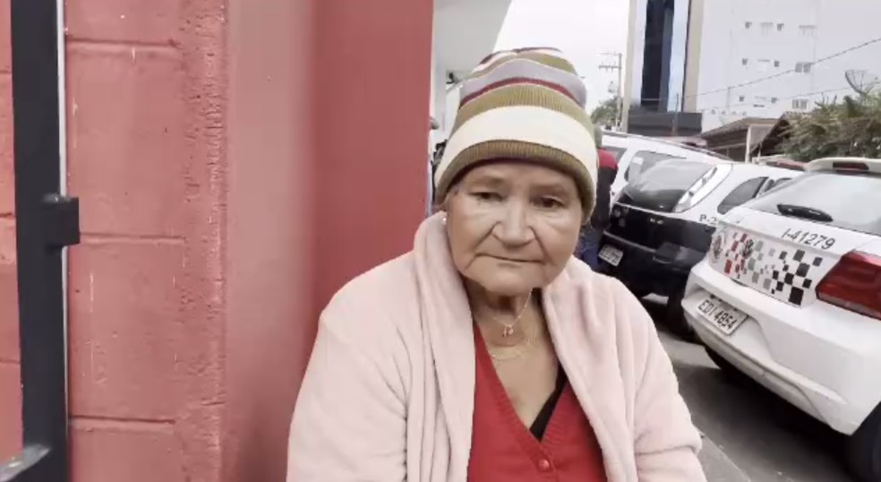 Idosa agredida diz que acionou PM para evitar briga com vizinhos: ‘Era para me defender, mas me agrediu’. — Foto: Reprodução/TV Vanguarda