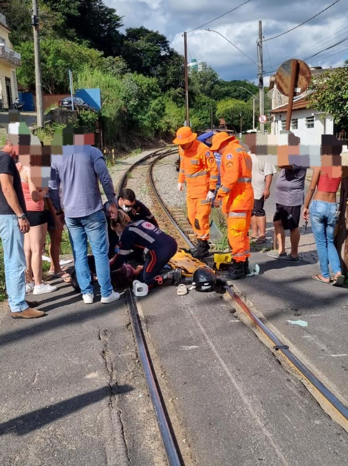 VÍDEO: Acidente entre carro e scooter deixa duas adolescentes feridas em Formiga