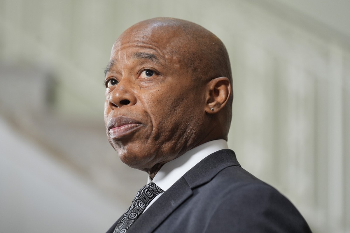 Após ter acusações de corrupção arquivadas pelo governo Trump, prefeito de NY pode se filiar ao Partido Republicano, diz jornal