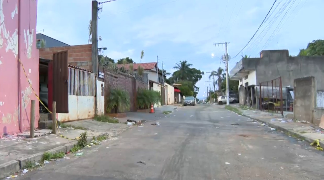 Homem é morto a tiros em bar na Grande BH e quatro suspeitos conduzidos para a delegacia