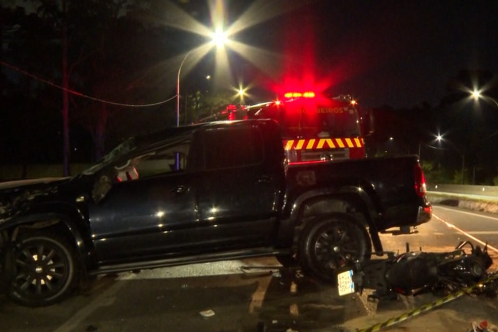 Motociclista de 22 anos morre após ser atingida por caminhonete — Foto: Reprodução/RPC