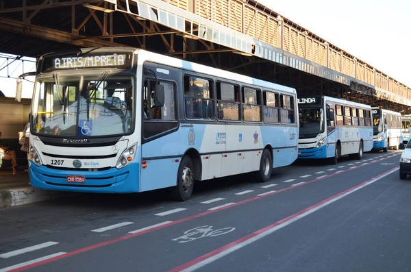 Rua no Jardim Bonsucesso ganha novo ponto de ônibus com cobertura