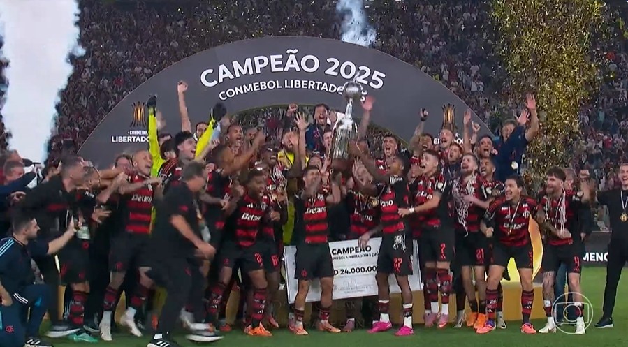 Flamengo vence Palmeiras e se torna o primeiro brasileiro tetracampeão da Libertadores