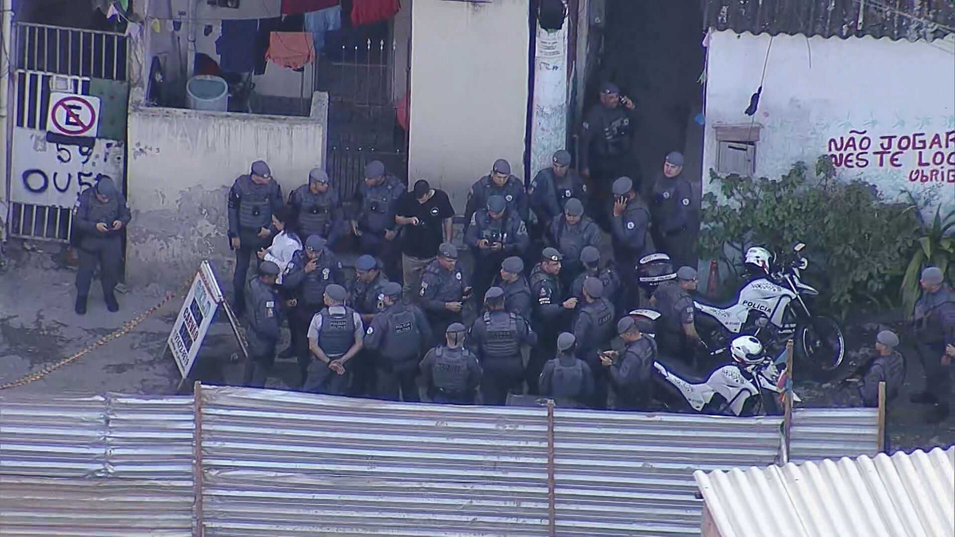 Exclusivo: câmera corporal mostra momento em que PM é baleado no pescoço em Paraisópolis
