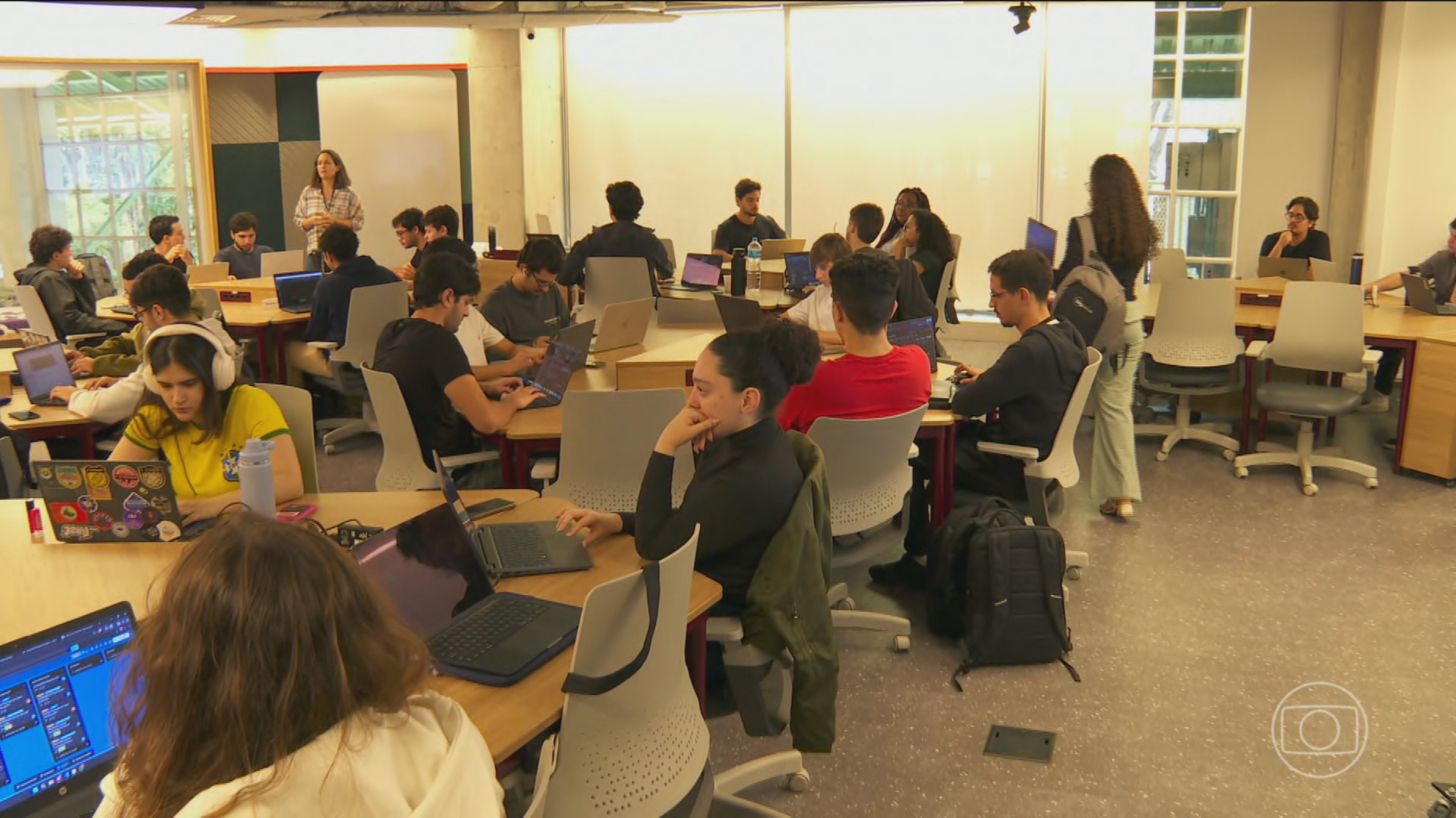 Aprendizagem baseada em projetos práticos ganha espaço no ensino superior brasileiro
