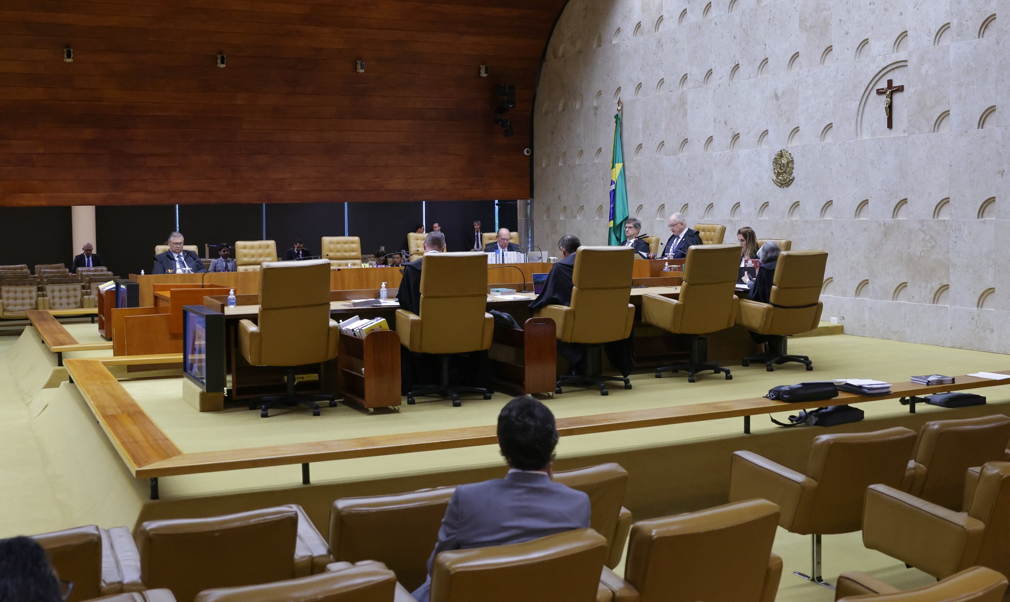 Fachin não se sente atropelado por Dino na suspensão de 'penduricalhos'