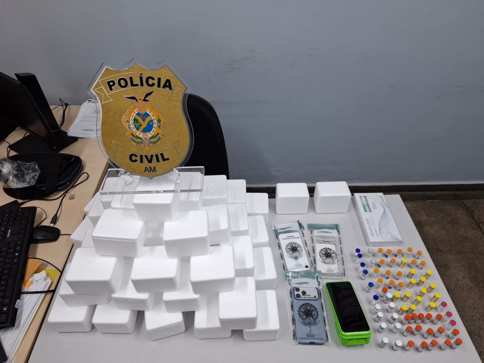 'Canetas emagrecedoras' e botox clandestinos: trio é preso com carga avaliada em R$ 100 mil em Manaus