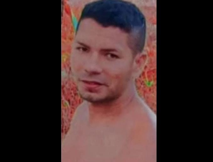 Homem encontra irmão morto a golpes de faca no interior do Acre