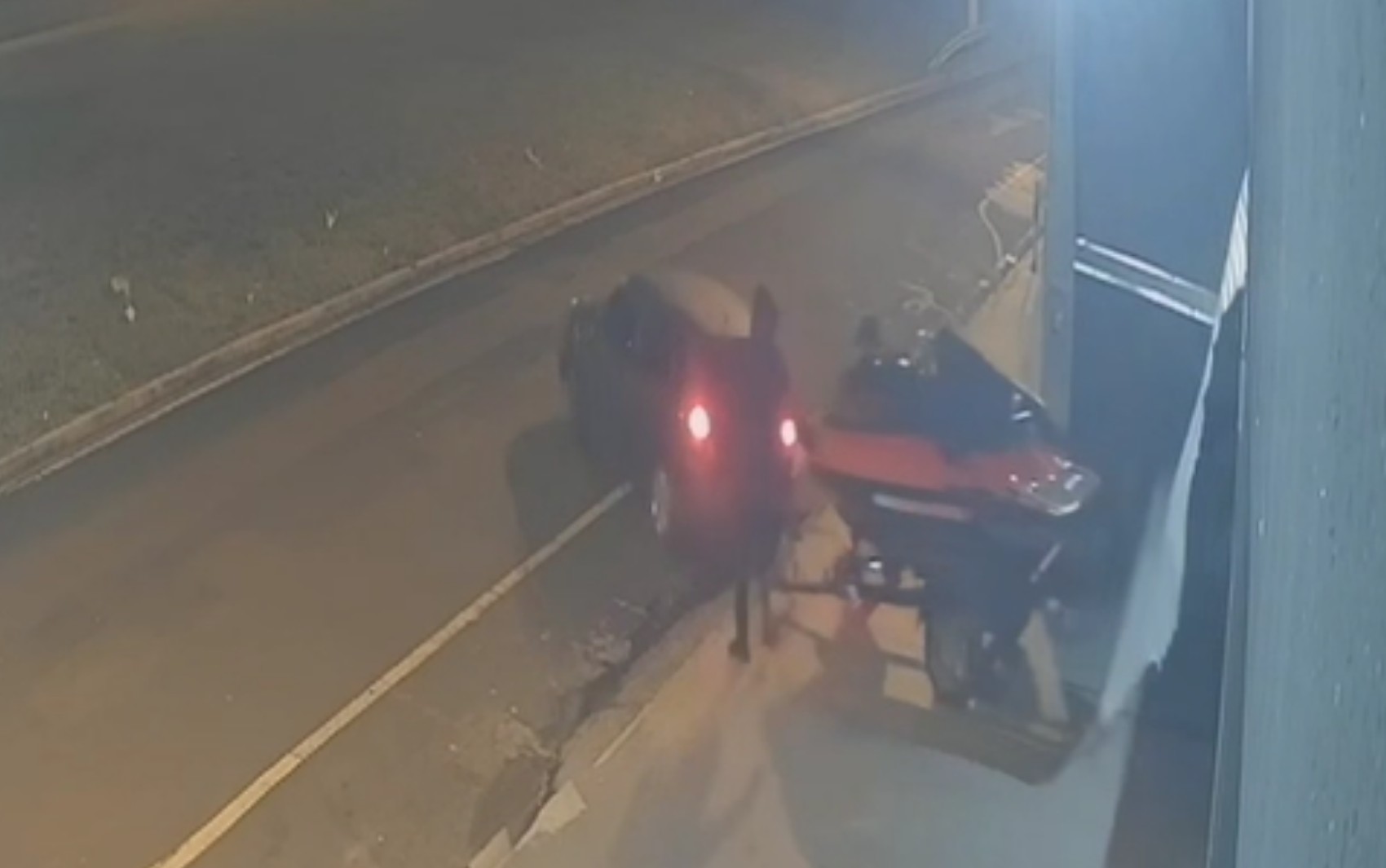 Loja de som é alvo da 'gangue da marcha à ré' durante tentativa de furto de moto aquática em Franca, SP; VÍDEO
