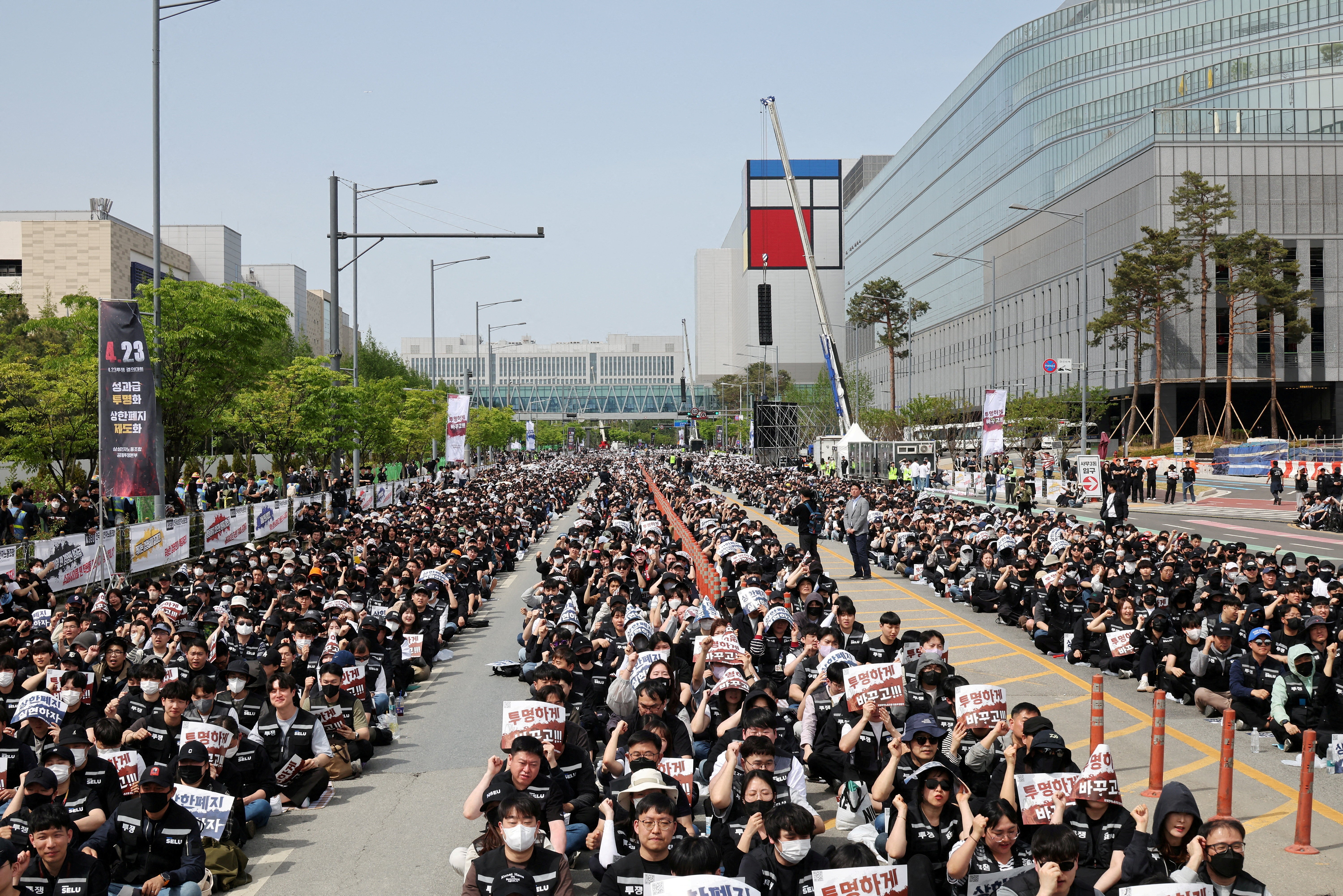 Samsung fecha acordo provisório e evita greve de 48 mil trabalhadores