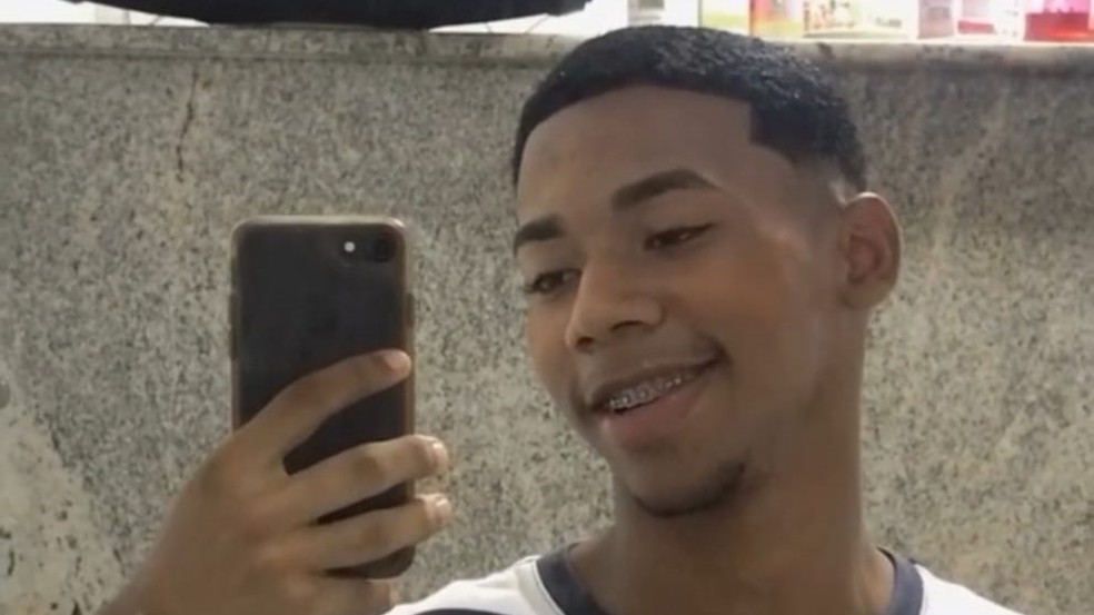 Danilo de Souza dos Santos Soares tinha 15 anos e morreu baleado na nuca por um tiro de rifle — Foto: Reprodução/Redes sociais
