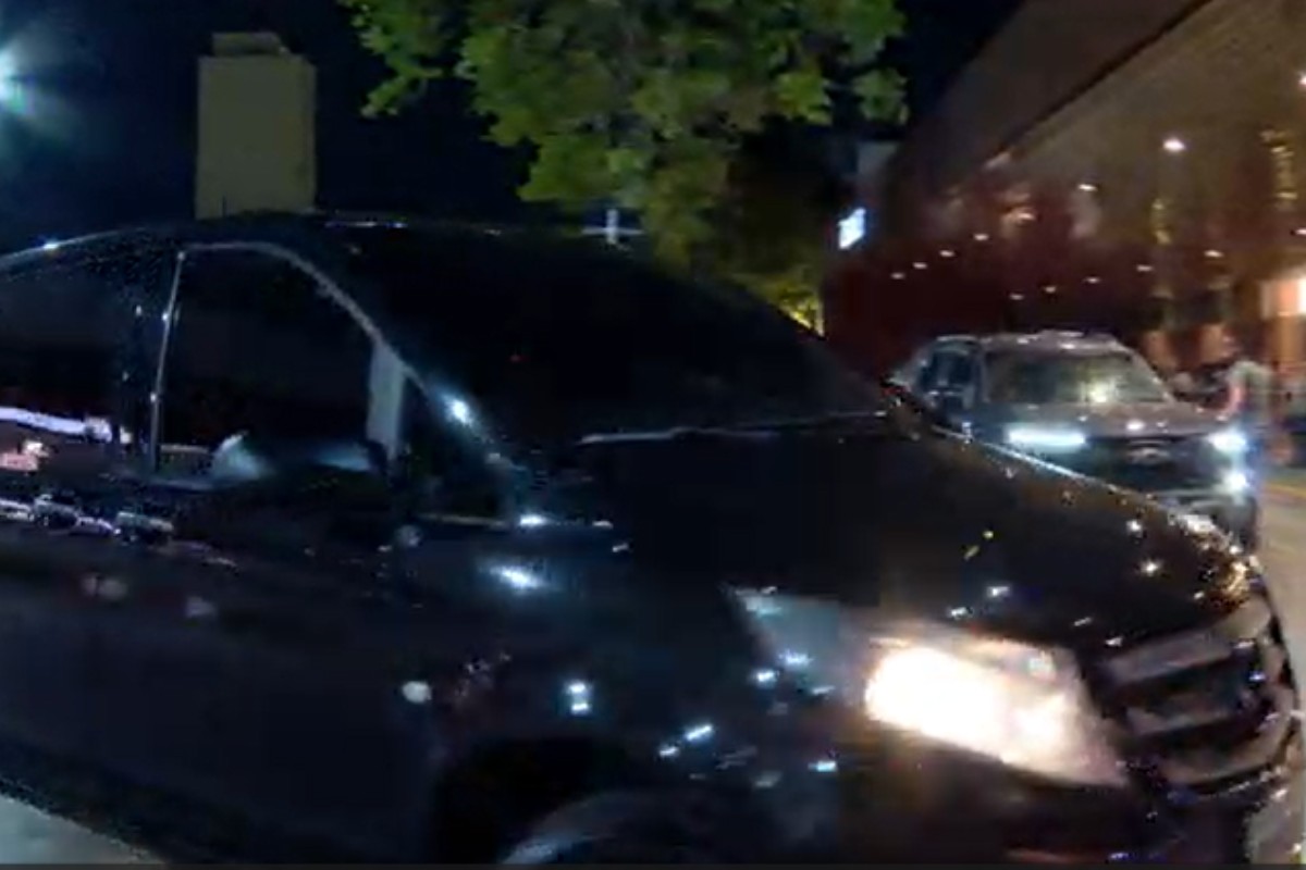 VÍDEO mostra chegada de carros da banda Guns N' Roses em hotel de Cuiabá