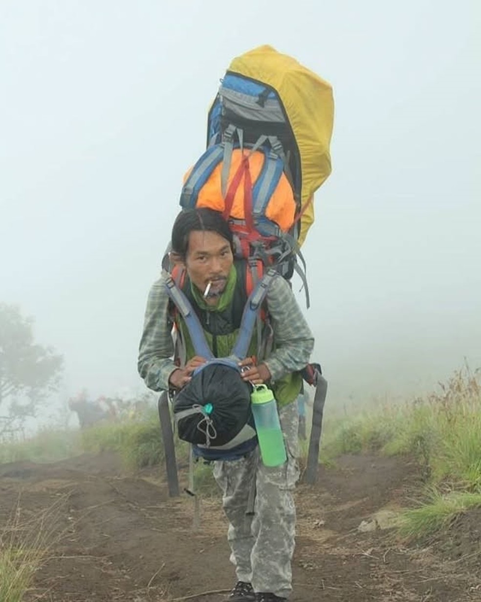 Agam, alpinista e guia na Indonésia — Foto: Redes sociais