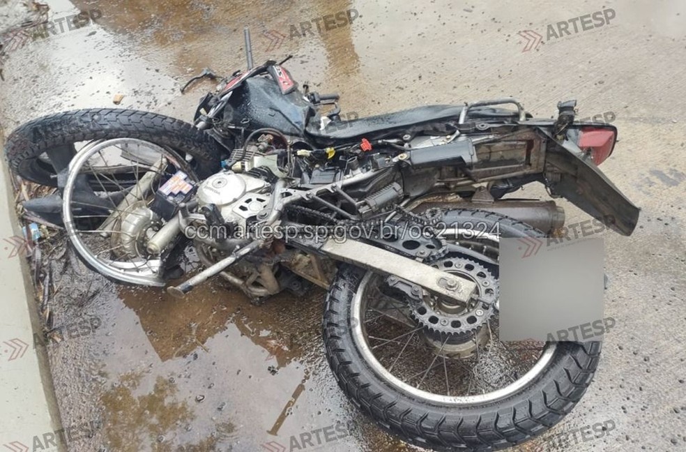 Motociclista morre após ser atingido por carro em rodovia de Presidente Bernardes (SP) — Foto: Reprodução/Artesp