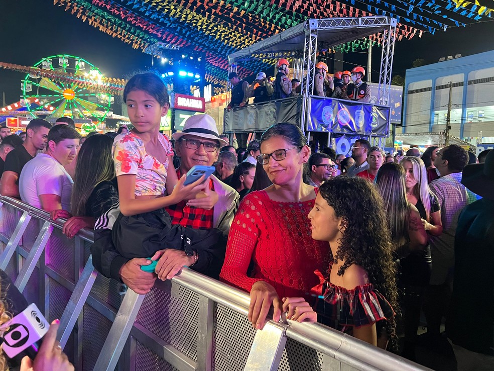 Fãs da banda Mastruz com Leite no São João 2025 de Campina Grande — Foto: Erickson Nogueira/g1