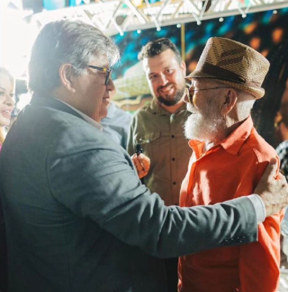 Governador da Paraíba, João Azevedo, ao lado de Biliu de Campina. — Foto: Reprodução/Rede Sociais