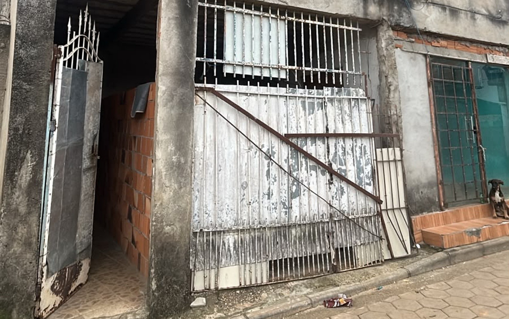 Mulher é presa após deixar filhos sozinhos em casa que pegou fogo em MG
