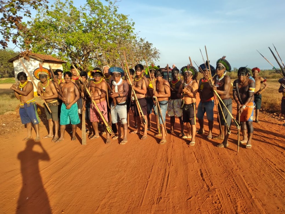 Indígenas fecharam a MT 322 e bloquearam a balsa que faz a travessia do Rio Xingu, em São José do Xingu — Foto:  Mytxak Metuktire