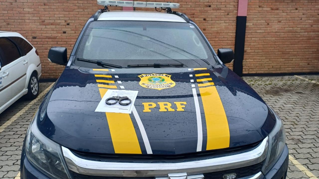 Adolescente desaparecida é encontrada na via Dutra, em Roseira, e homem foragido da Justiça é preso