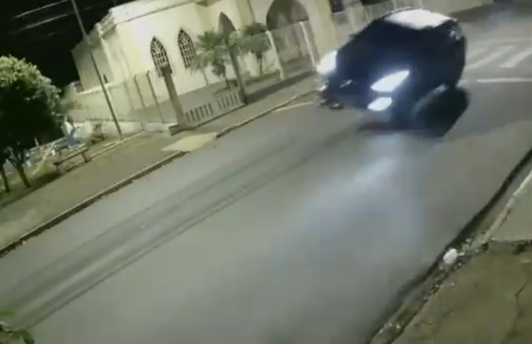 Casal de moto é atropelado de propósito por motorista após ser perseguido no interior de SP, diz polícia