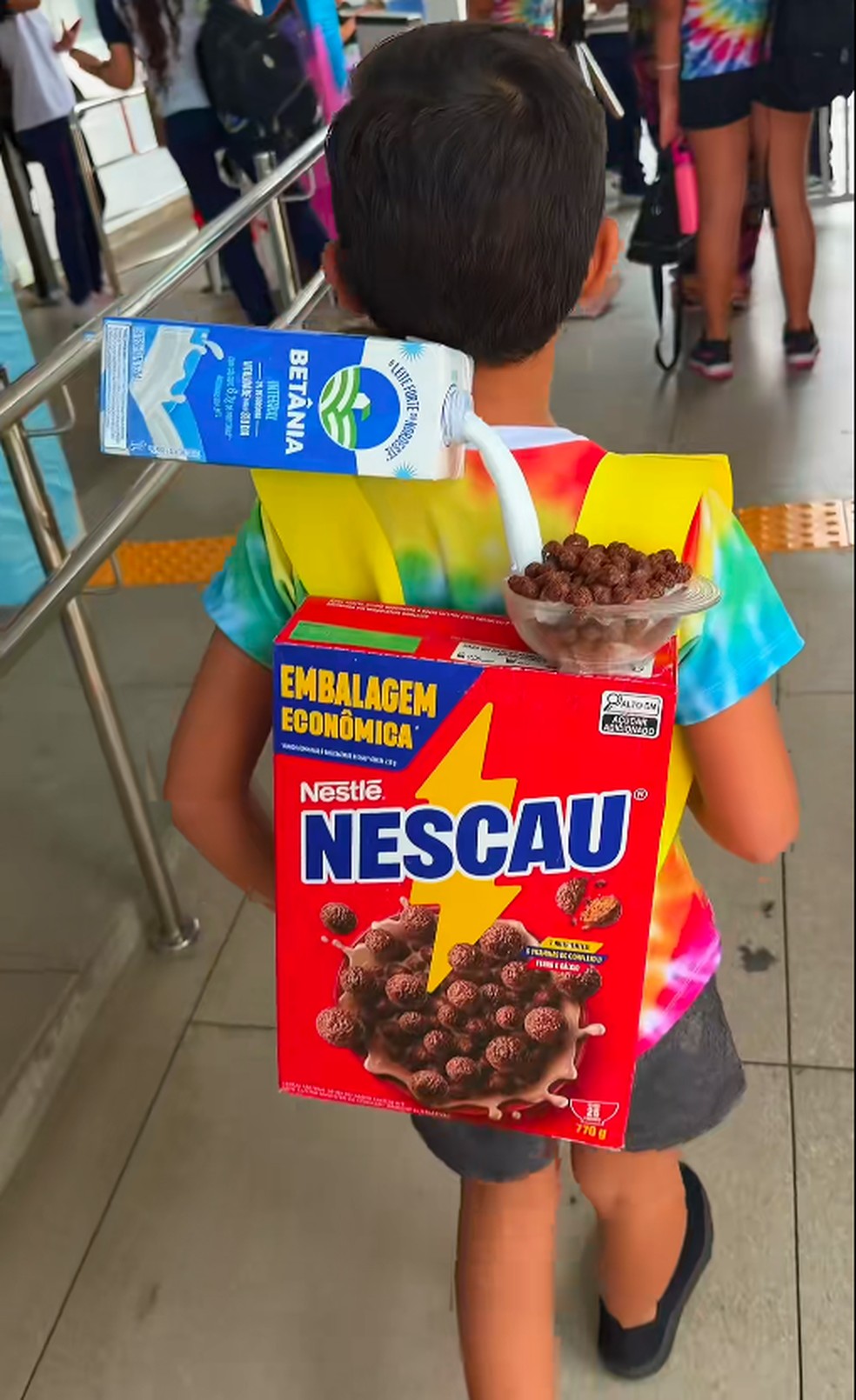 Mochila maluca: cereal com leite — Foto: Reprodução/Rede sociais