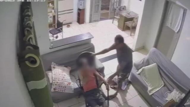 VÍDEO: Homem em tratamento de saúde é agredido por cuidador em Herculândia