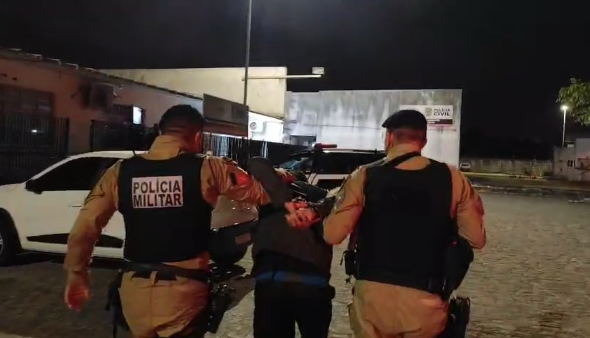 Homem é preso após tentar invadir casa de ex-companheira, em João Pessoa 
