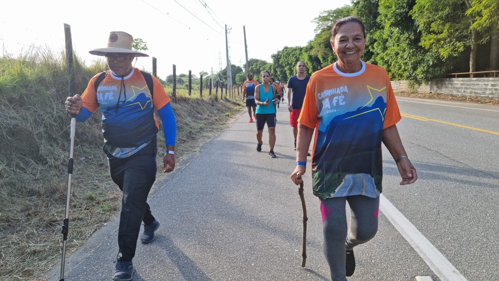 Participante da caminhada da Fé, em Macaé, percorreram quase 36 km neste sábado (25) — Foto: Divulgação