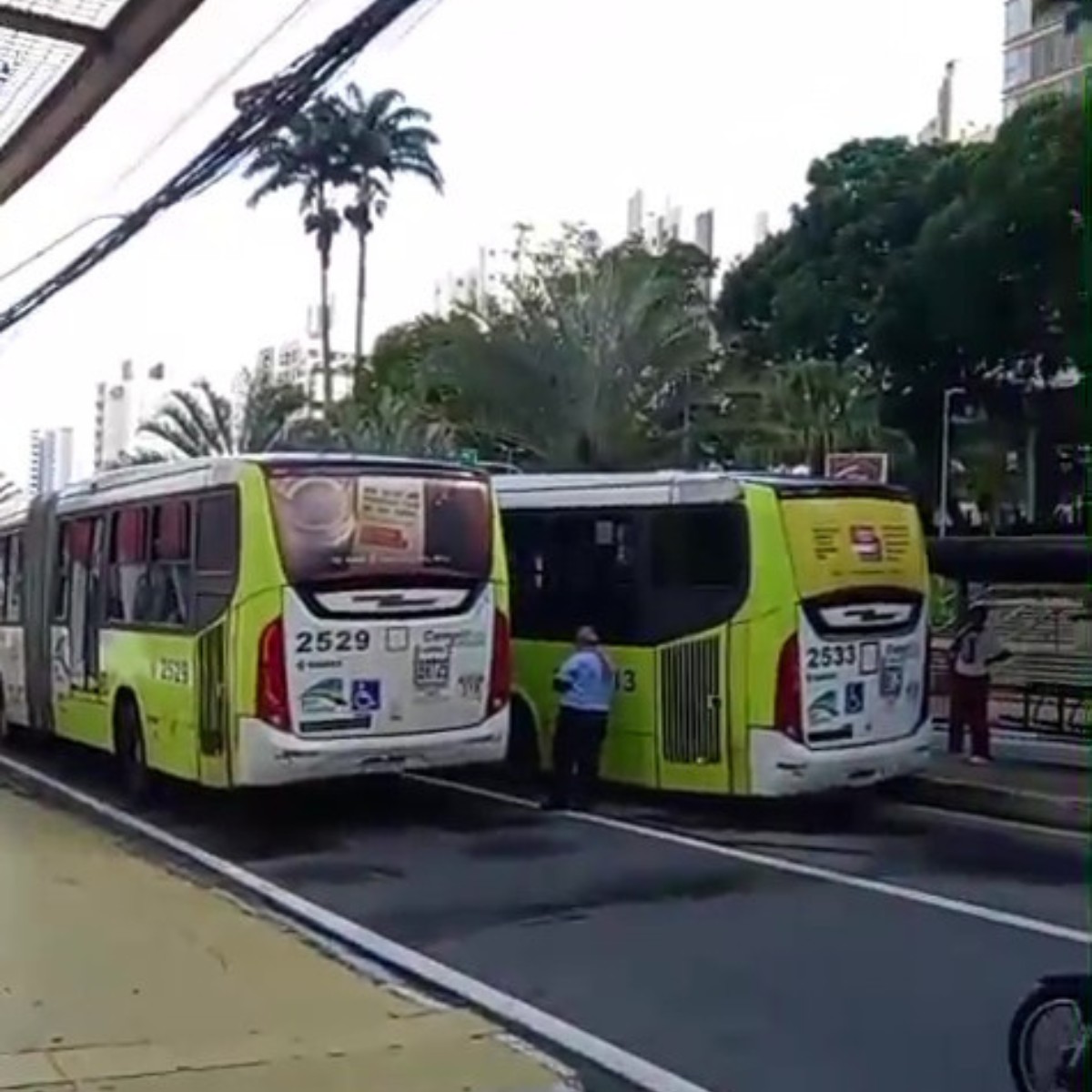 Ônibus quebra em frente à Prefeitura de Campinas e causa transtornos no trânsito 