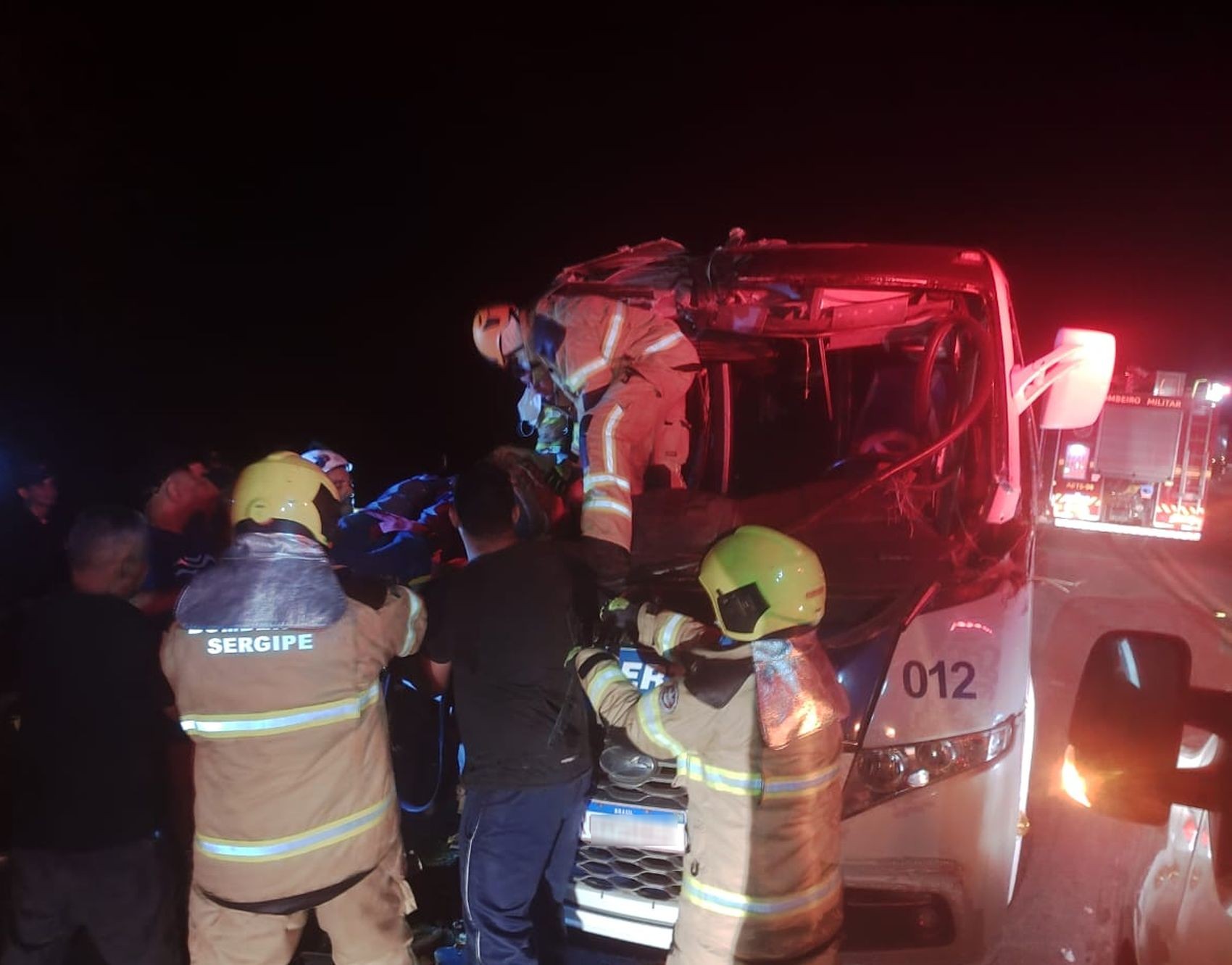 Quatro pessoas ficam feridas após acidente na BR-235 em Areia Branca