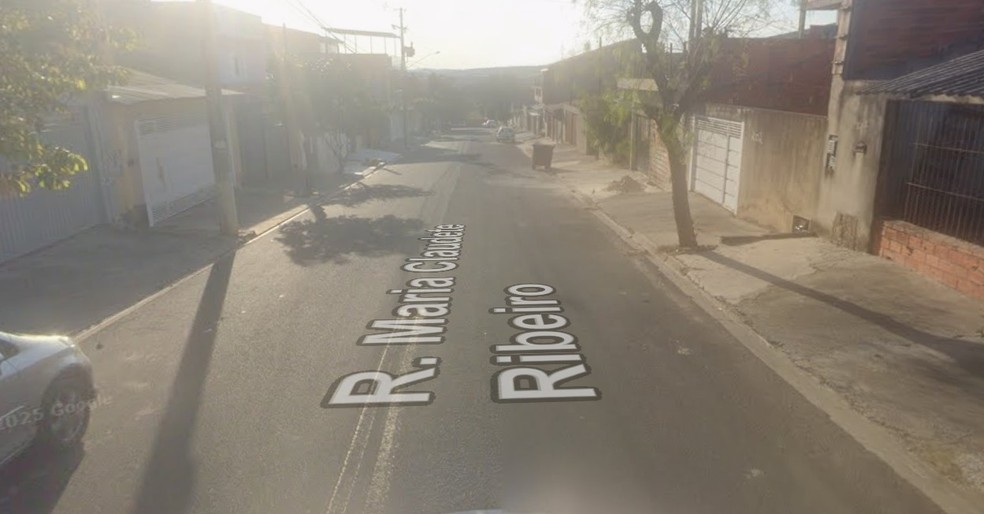 Kal foi homenageada pela cidade onde brilhou. Seu nome de batismo, Maria Claudete Ribeiro, passou a identificar uma das vias do bairro Jardim J. S. Carvalho — Foto: Reprodução/Google Street View