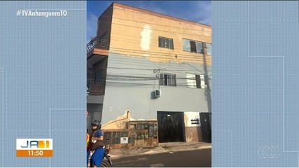 Pintor fica gravemente ferido após acidente enquanto pintava muro