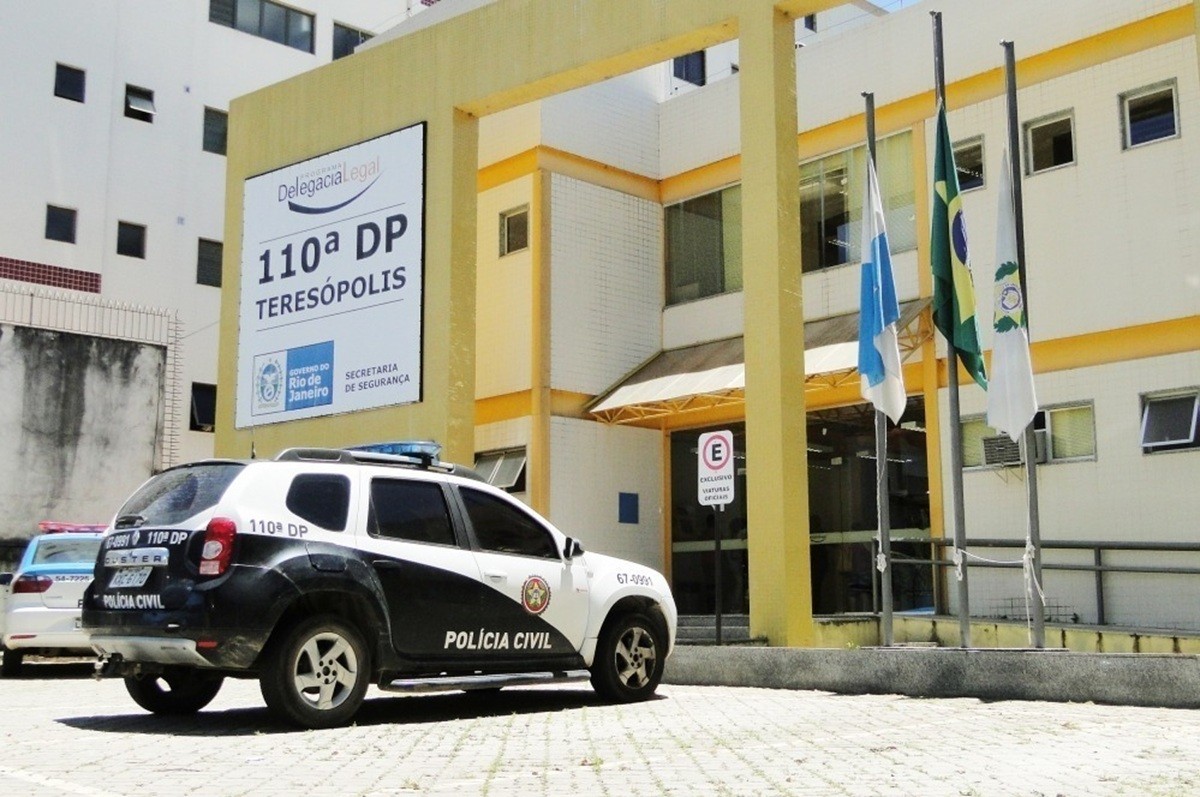 Operação contra o Comando Vermelho prende traficantes em Teresópolis, RJ